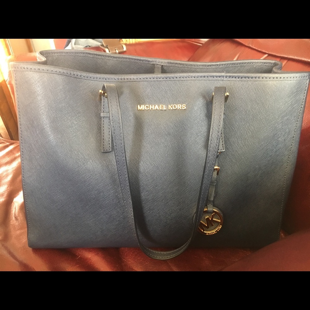 ONE HOUR SALE💕Michael kors navy tote